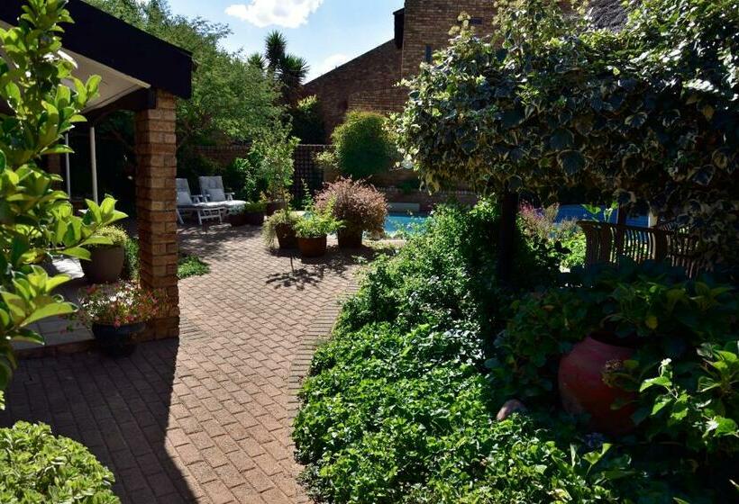 Пансион Sindisa Guest House