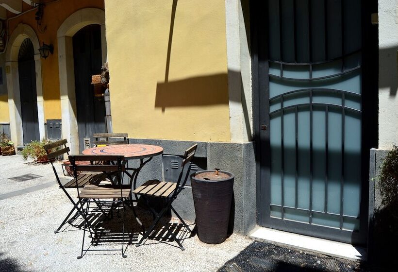 تختخواب و صبحانه Globetrotter Catania