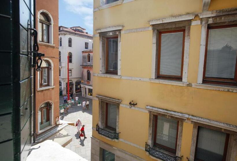 تختخواب و صبحانه Locanda Delle Acque