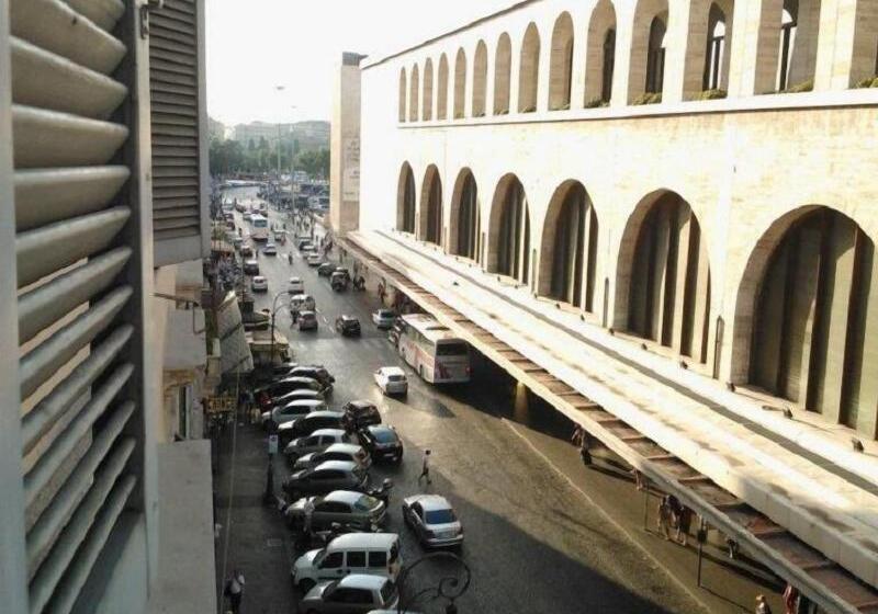 تختخواب و صبحانه Moshi Moshi