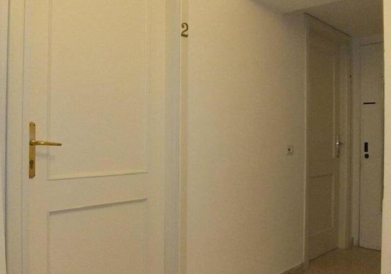 تختخواب و صبحانه Moshi Moshi