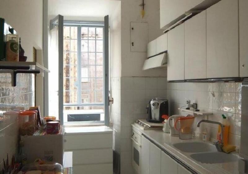 تختخواب و صبحانه Moshi Moshi