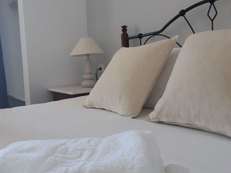 Emmanouela Studios & Villas