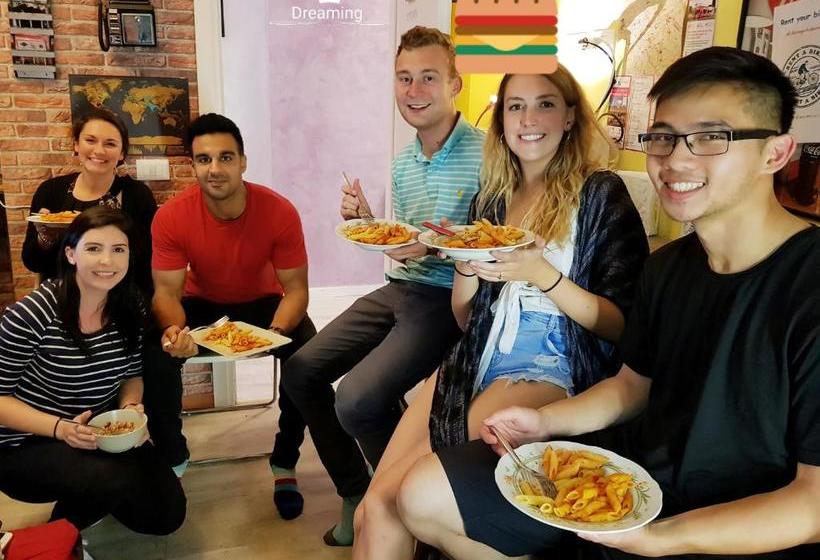 פונדק Dreaming Rome