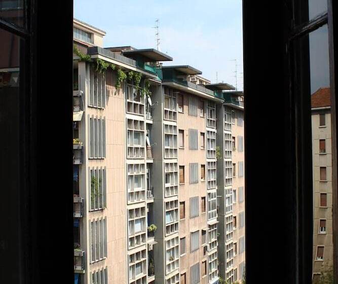 مسافرخانه Emmy