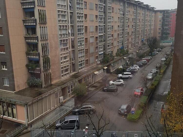 مسافرخانه Emmy