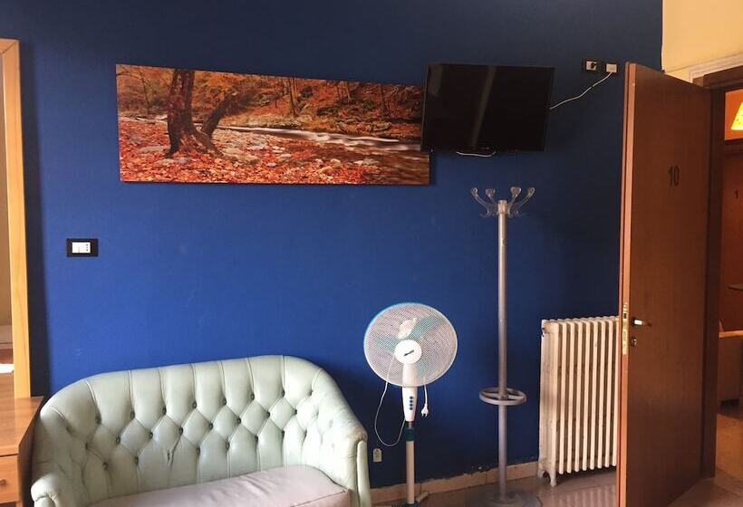 مسافرخانه Emmy