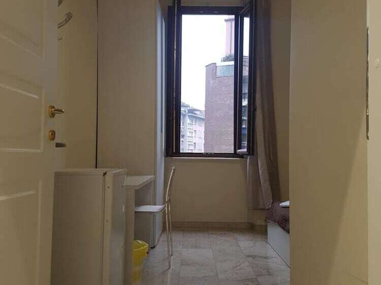 مسافرخانه Emmy