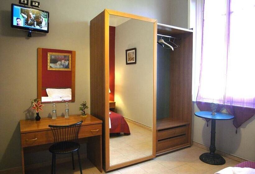 مسافرخانه Emmy