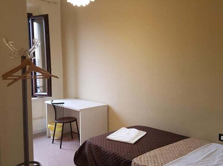 مسافرخانه Emmy