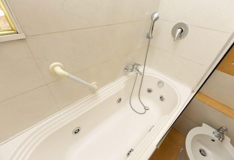 مسافرخانه Internouno Deluxe