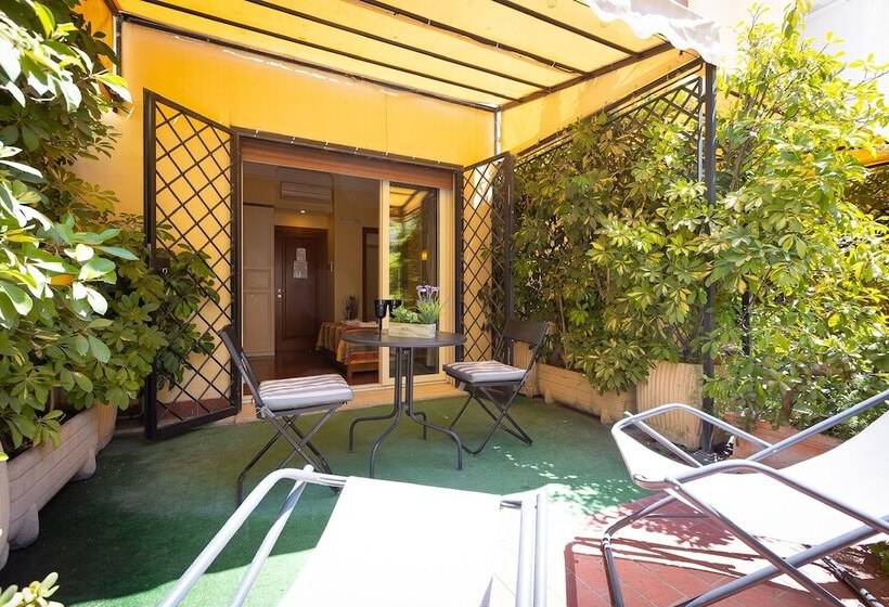 مسافرخانه Internouno Deluxe