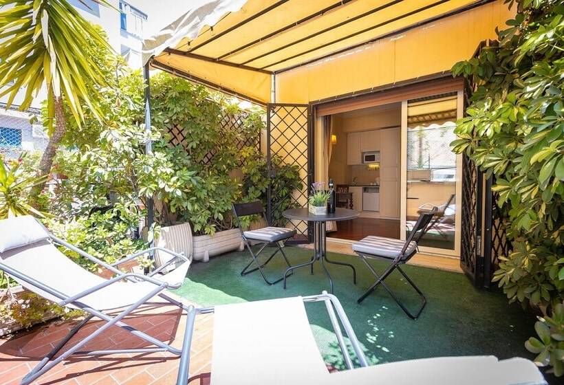 مسافرخانه Internouno Deluxe