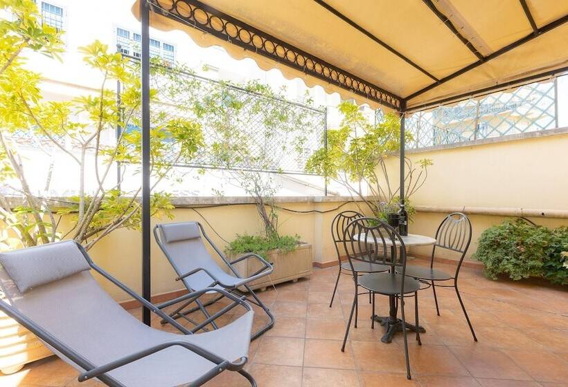 مسافرخانه Internouno Deluxe