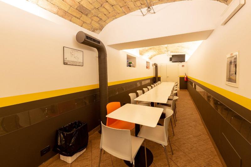 مسافرخانه Roma Scout Center