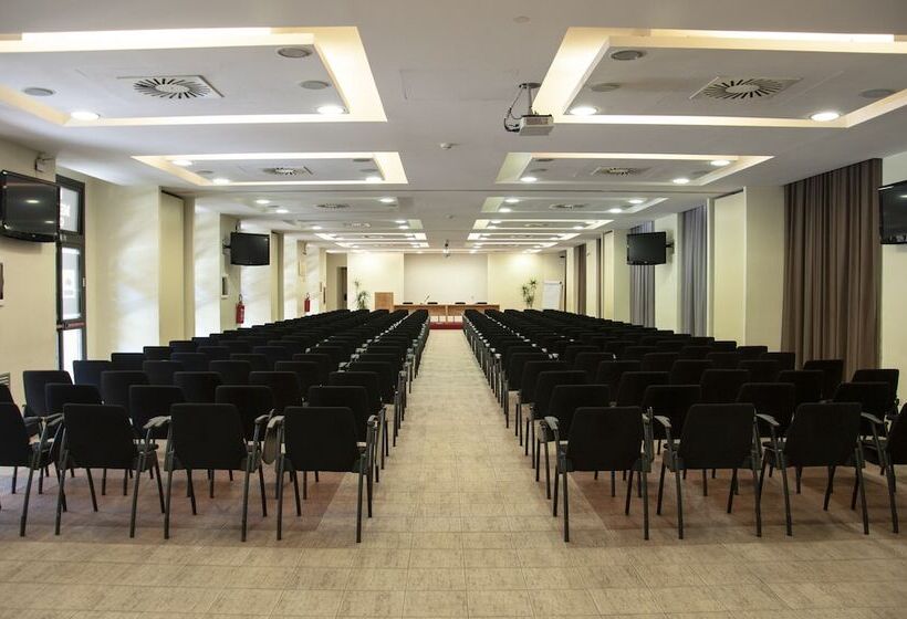 مسافرخانه Roma Scout Center