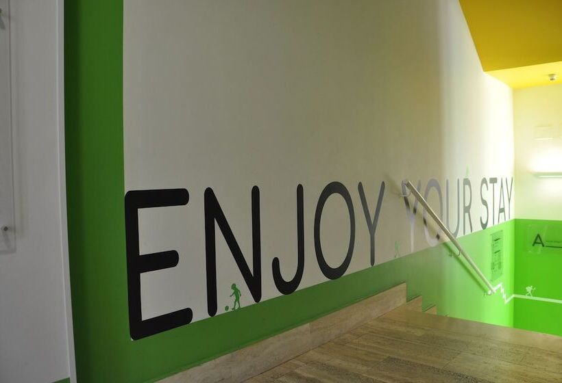 مسافرخانه Roma Scout Center