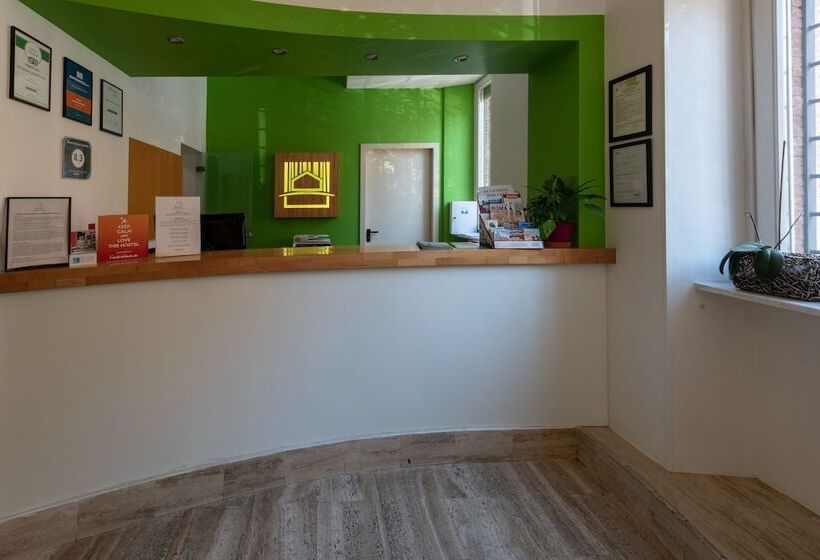 مسافرخانه Roma Scout Center