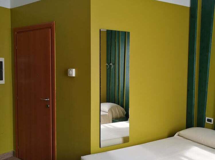 مسافرخانه Roma Scout Center