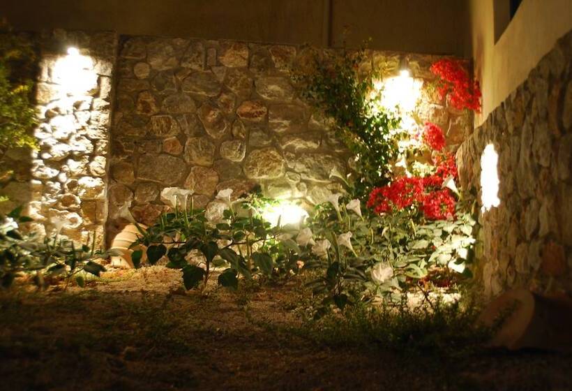 בית מלון כפרי Aretousa Villas