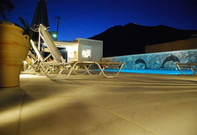 בית מלון כפרי Aretousa Villas