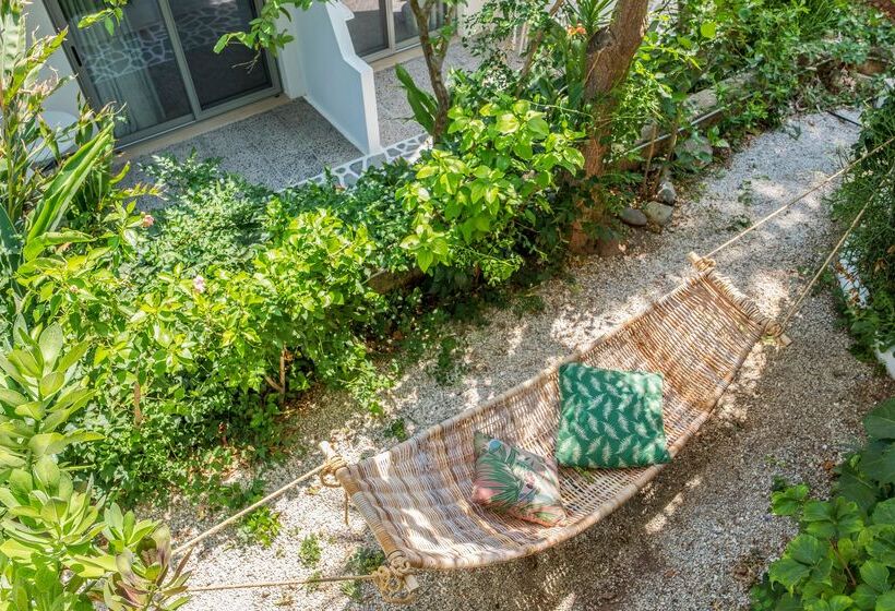 ホテル Aris Boutique