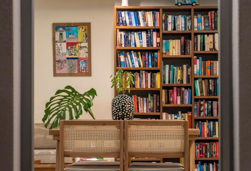 ホテル Aris Boutique