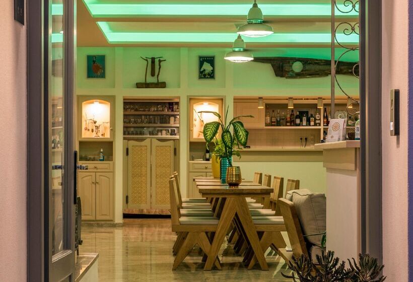 ホテル Aris Boutique