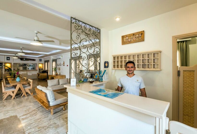 ホテル Aris Boutique