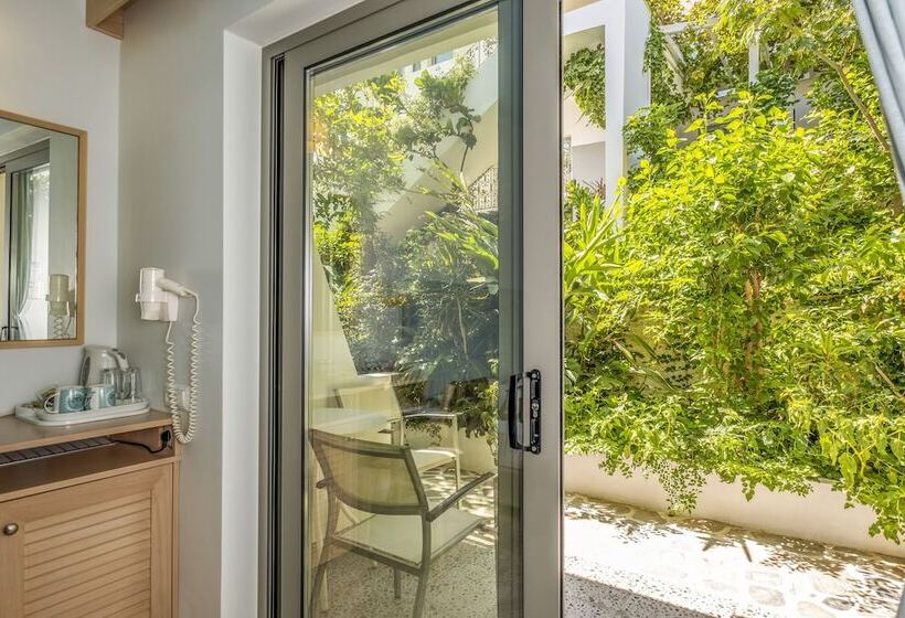 ホテル Aris Boutique