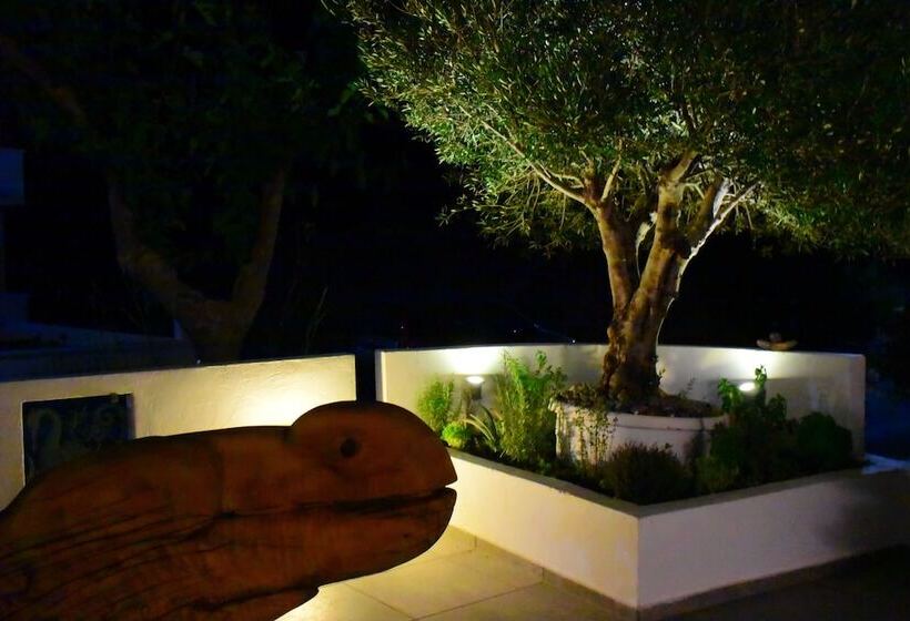 ホテル Aris Boutique