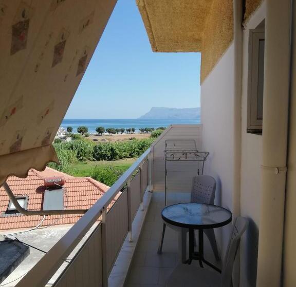 ホテル Bikakis Family Apartments