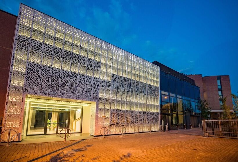 בית מלון כפרי Continental Urban Art