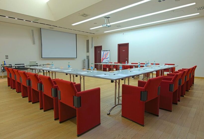 בית מלון כפרי Continental Urban Art