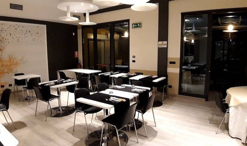 בית מלון כפרי Continental Urban Art