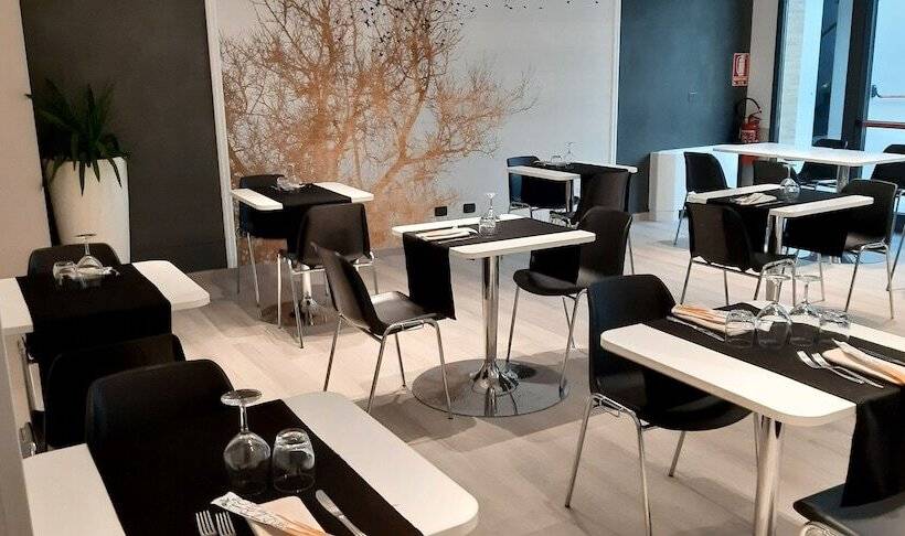 בית מלון כפרי Continental Urban Art