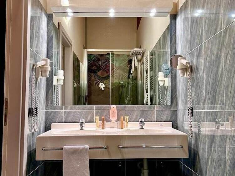 בית מלון כפרי Continental Urban Art