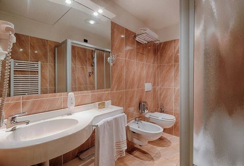 בית מלון כפרי Continental Urban Art