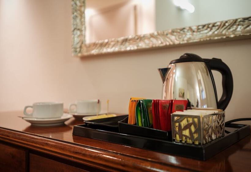 בית מלון כפרי Continental Urban Art