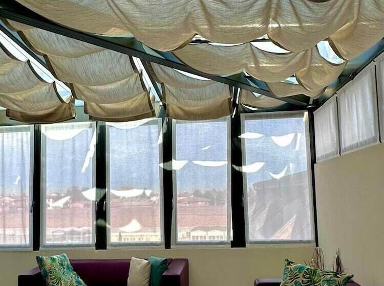 בית מלון כפרי Continental Urban Art