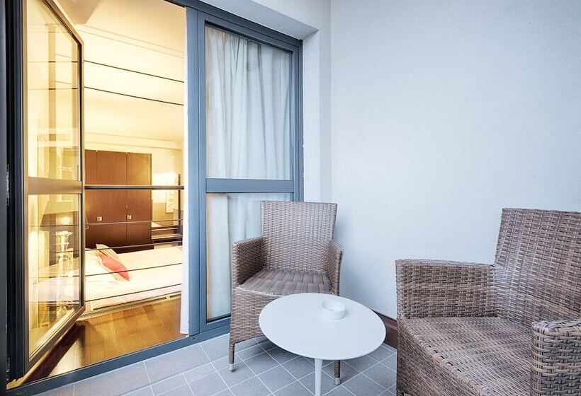 בית מלון כפרי Continental Urban Art