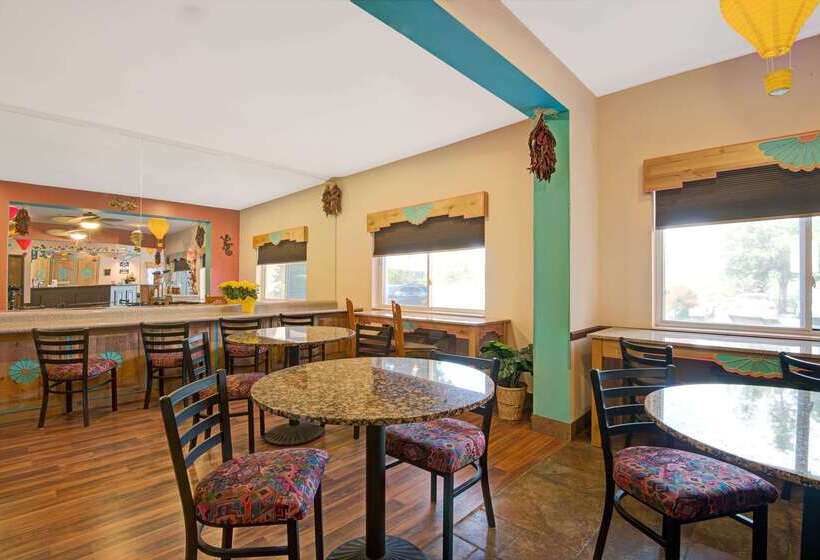 ホテル Days Inn & Suites By Wyndham Airport Albuquerque