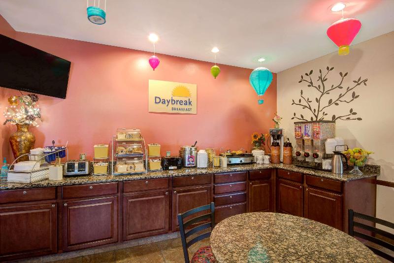 ホテル Days Inn & Suites By Wyndham Airport Albuquerque
