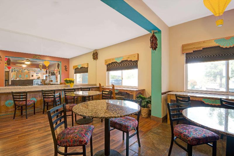 ホテル Days Inn & Suites By Wyndham Airport Albuquerque