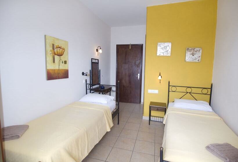 هتل Margarita Rooms