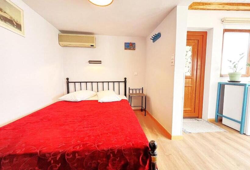 هتل Pefkakia Park