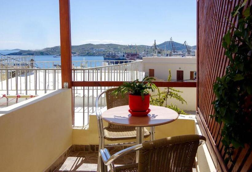 هتل Pefkakia Park