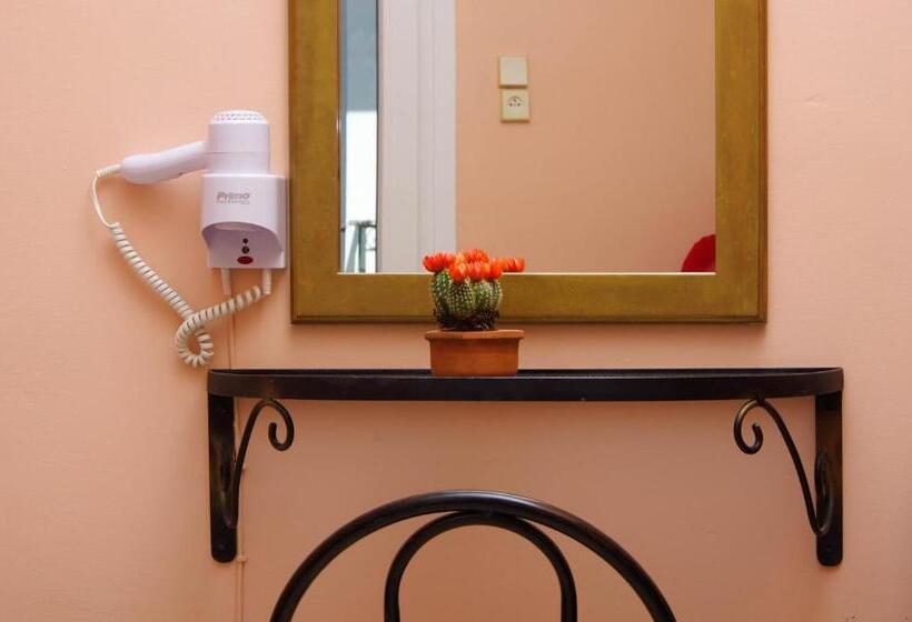 هتل Pefkakia Park