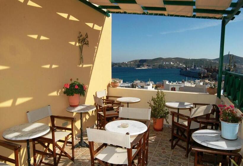 هتل Pefkakia Park