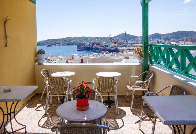 هتل Pefkakia Park